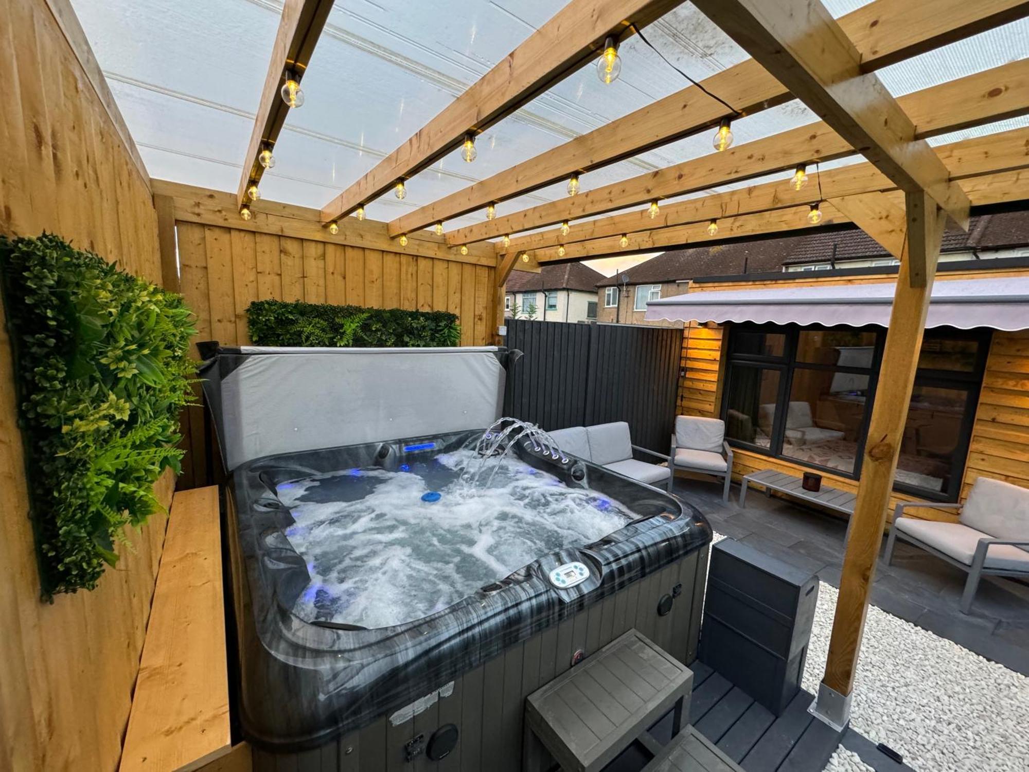 Ferienwohnung Wild & Free Hot Tub Retreat Dartford Exterior foto